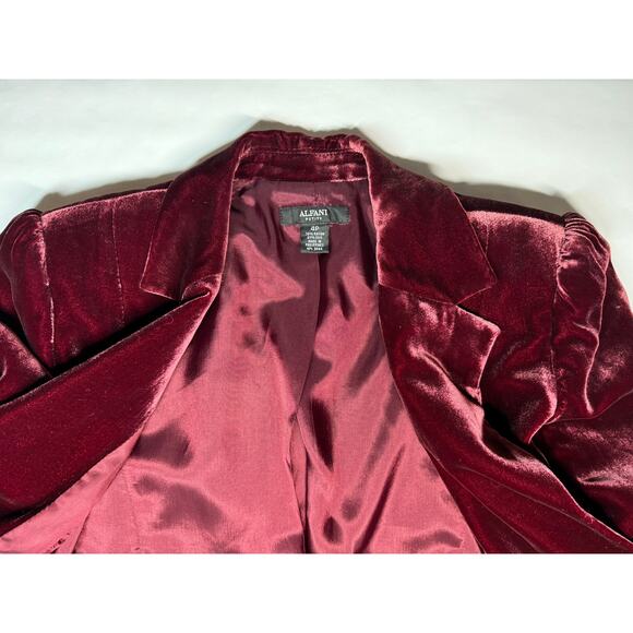 Gorgeous Wine / Burgundy Alfani Velvet Jacket / Blazer in Size 4P - Picture 7 of 11